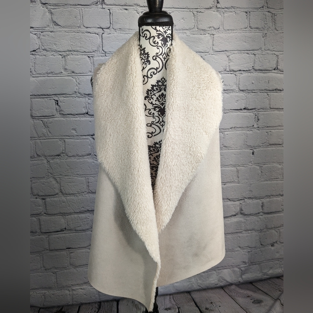 Chelsea & Theodore womens faux fur open front vest size medium knitted back bb19